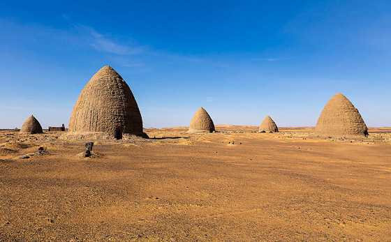 خلية النحل.. مدافن غامضة بين الرمال والتهديدات في السودان صورة رقم 8