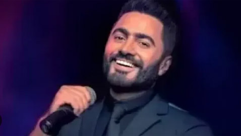 تامر حسني يتعرض لموقف غريب بسبب معجب: عايز بوسة؟ إزاي يا جدع؟